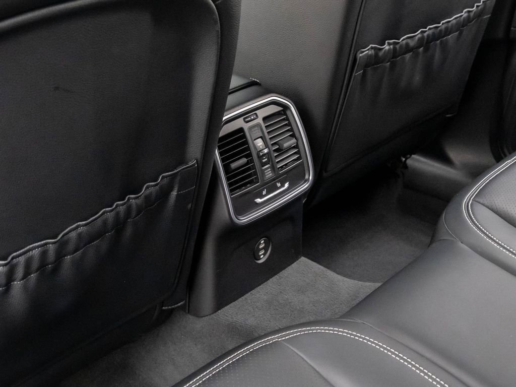 Used 2022 Porsche Macan S image 19