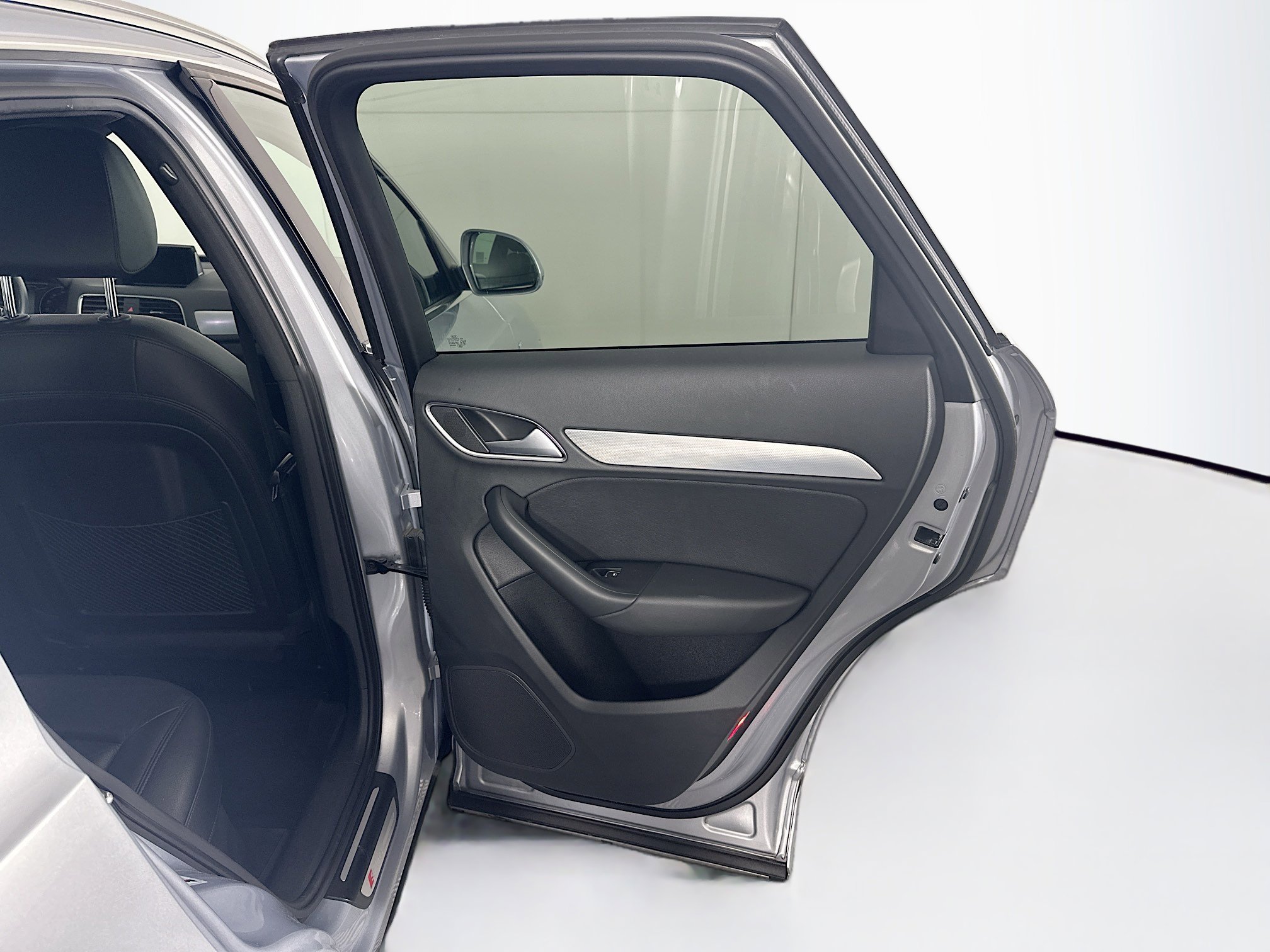 Used 2018 Audi Q3 2.0T Premium Plus w/ Premium Plus Package FWD image 31