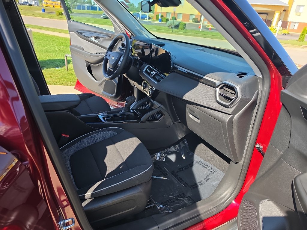 Used 2025 Chevrolet TrailBlazer LT AWD/4WD image 11