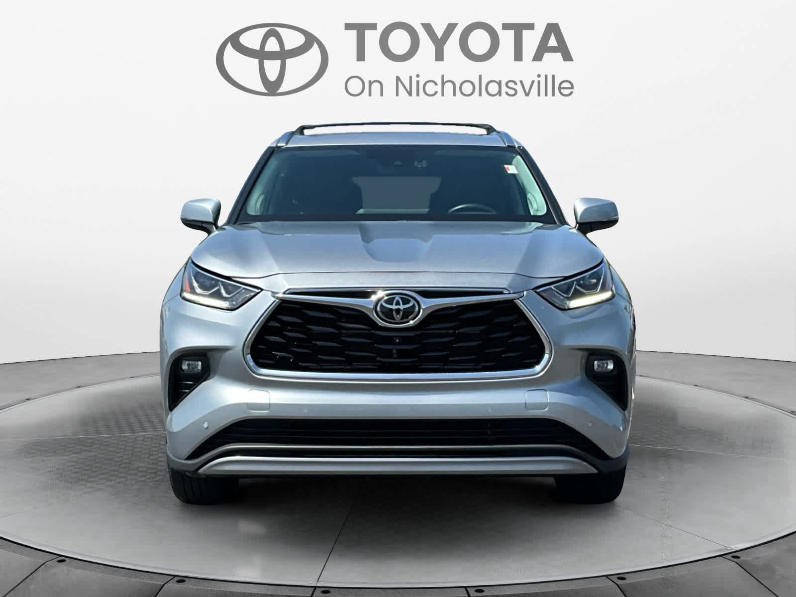 Used 2025 Toyota Highlander Platinum AWD/4WD image 8
