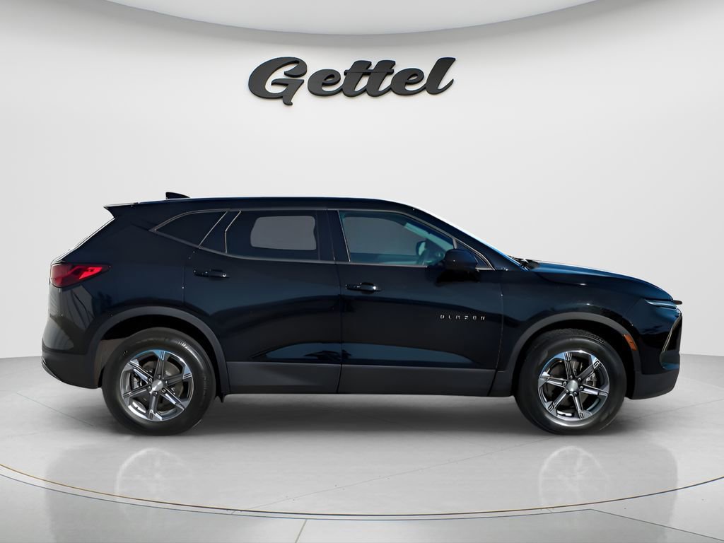 Used 2023 Chevrolet Blazer LT image 4