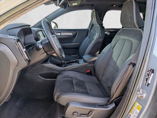 Used 2023 Volvo XC40 B5 Plus w/ Protection Package Premier image 16