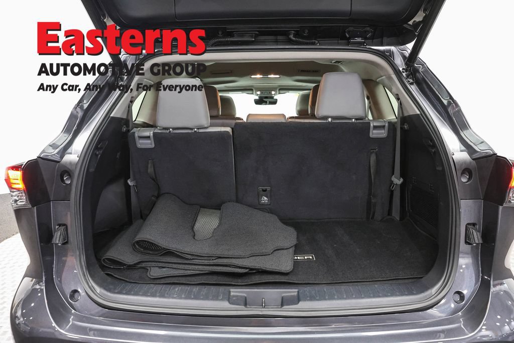 Used 2022 Toyota Highlander XLE AWD/4WD image 9