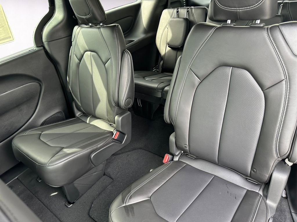 New 2026 Chrysler Pacifica Select image 13
