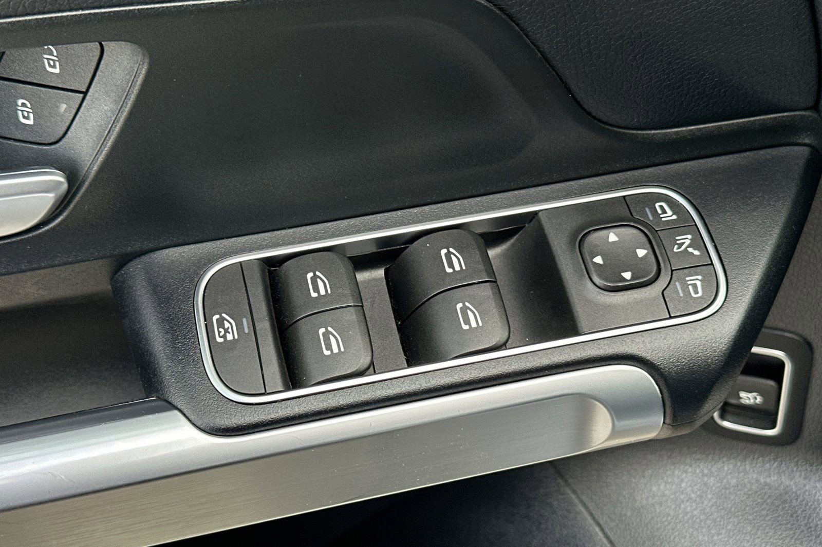 Certified 2024 Mercedes-Benz EQB 250+ image 27