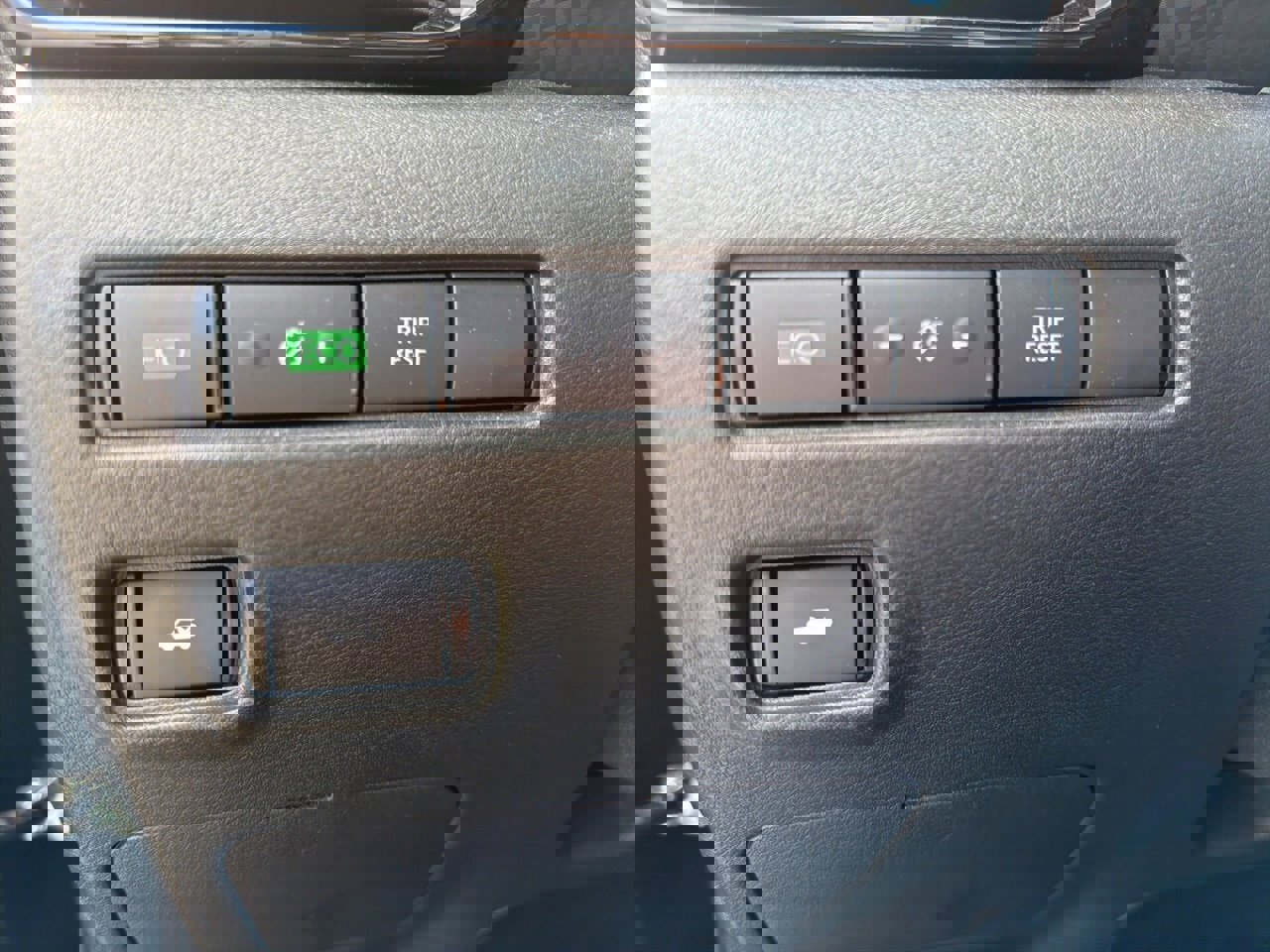 Used 2025 Nissan Sentra SV image 11