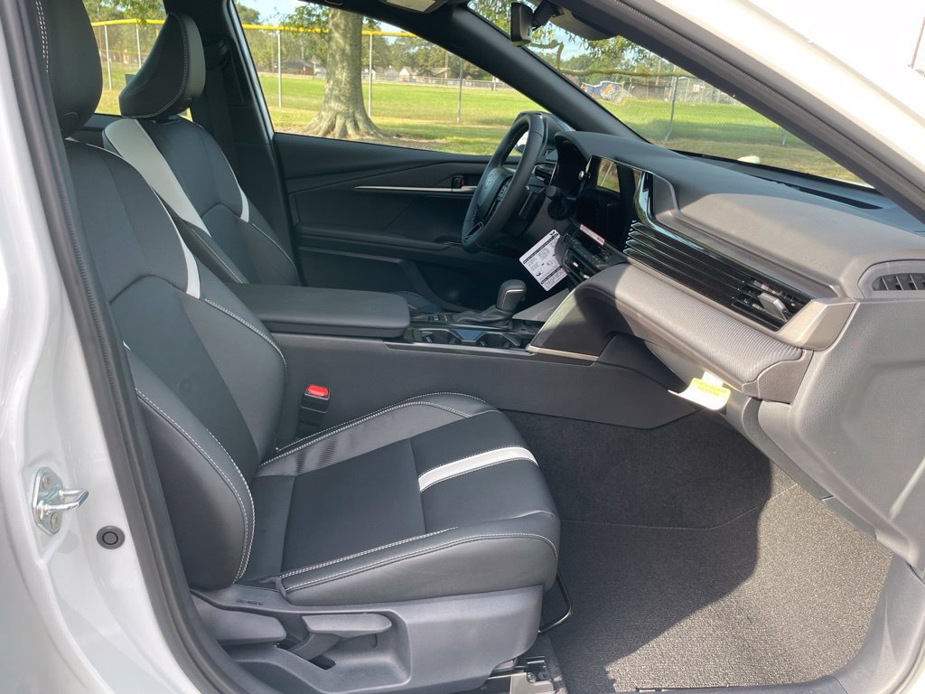 New 2026 Toyota Camry Hybrid FWD image 16