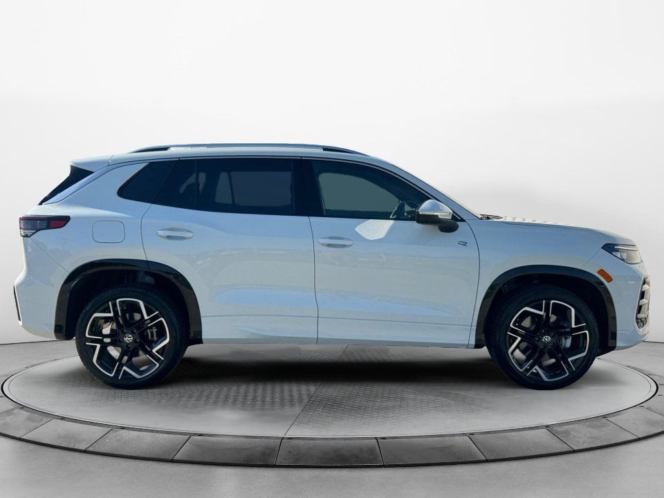 New 2026 Volkswagen Tiguan SEL R-Line AWD/4WD image 8