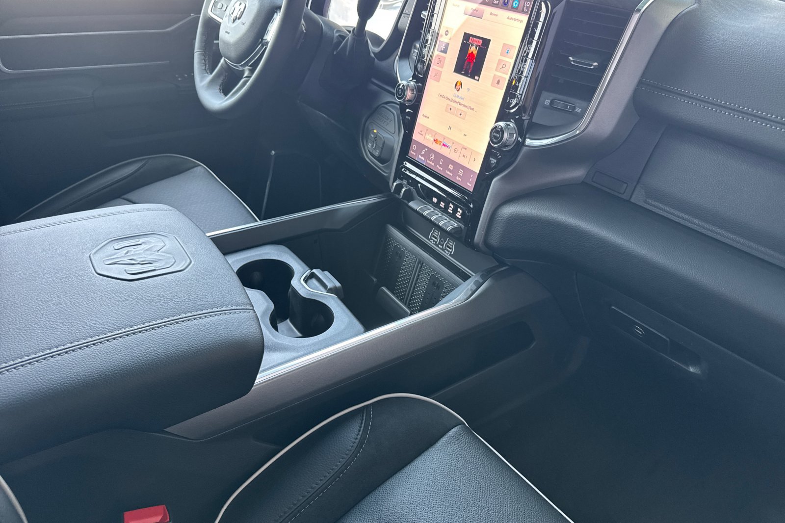 New 2026 RAM 2500 Laramie AWD/4WD image 14
