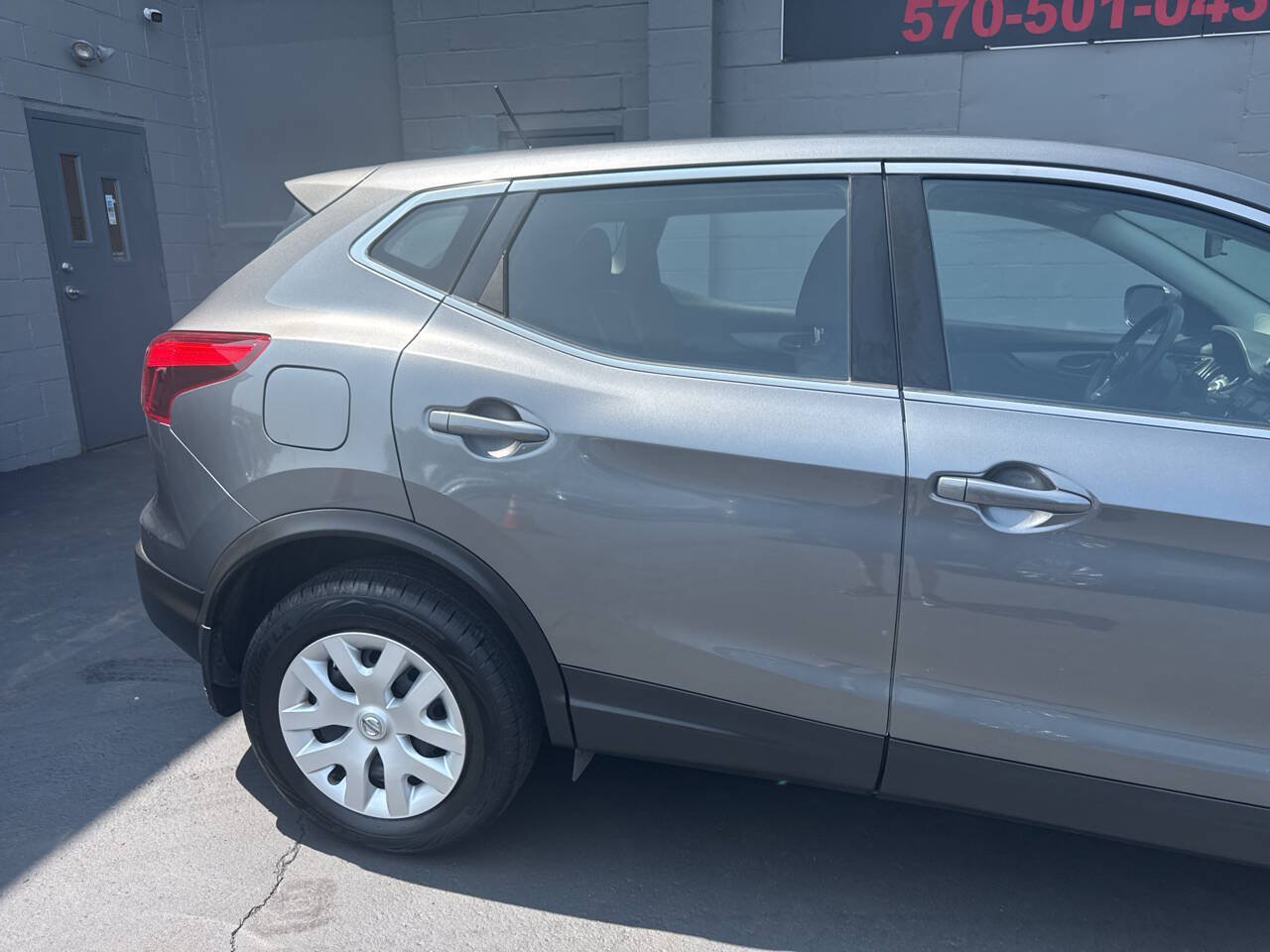 Used 2017 Nissan Rogue Sport S AWD/4WD image 9