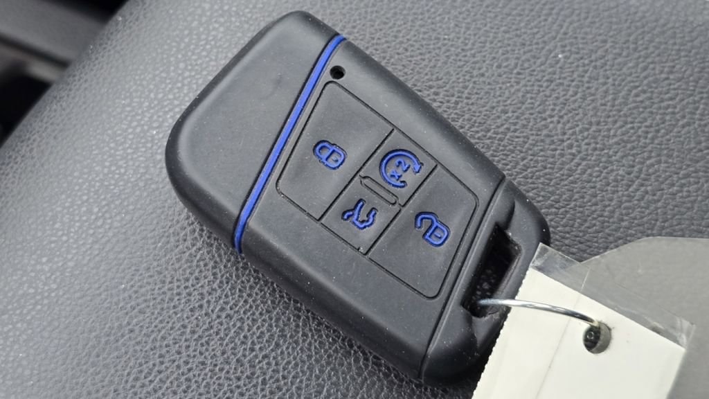 Used 2022 Volkswagen Taos SE w/ Panoramic Sunroof Package image 32