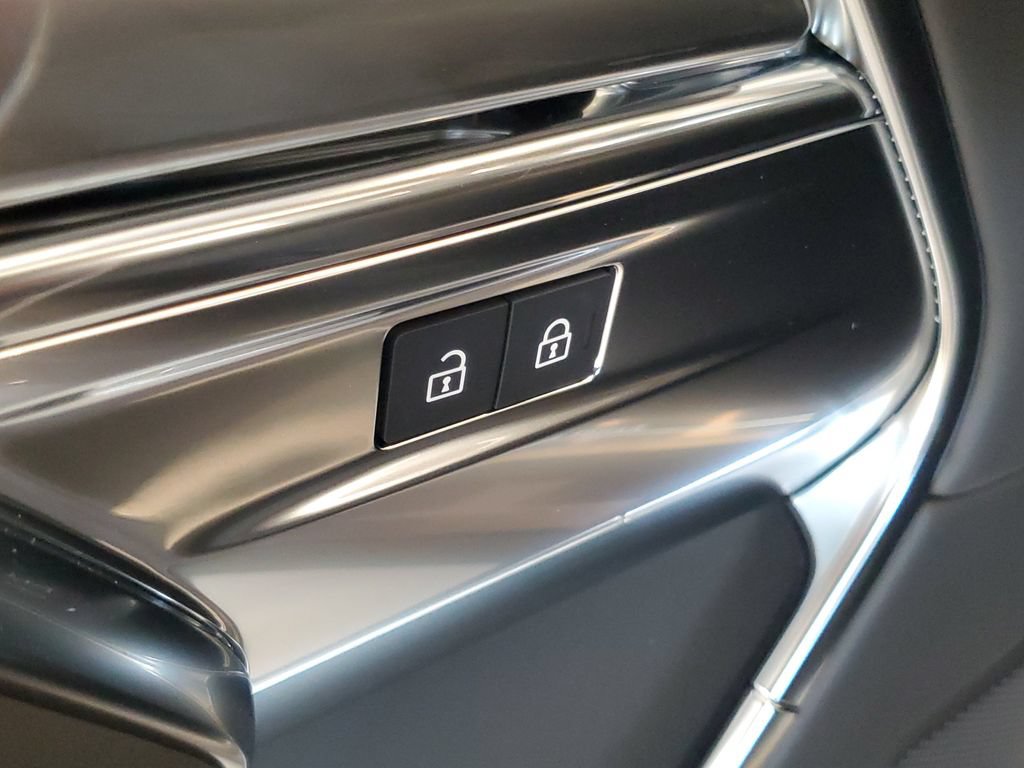 New 2026 Land Rover Range Rover Long Wheelbase SE AWD/4WD image 10