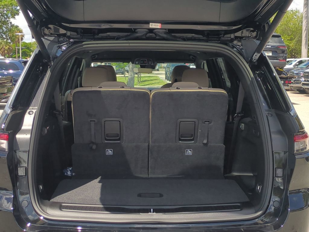New 2026 Jeep Grand Cherokee L Limited RWD image 13