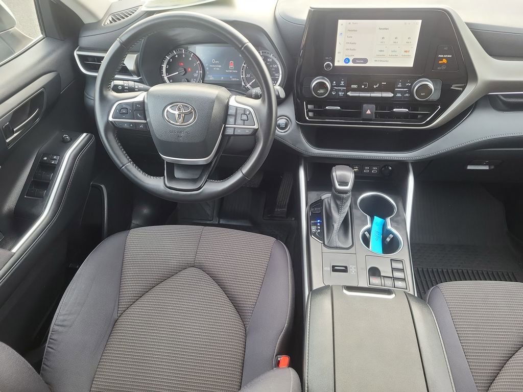 Used 2023 Toyota Highlander LE image 12
