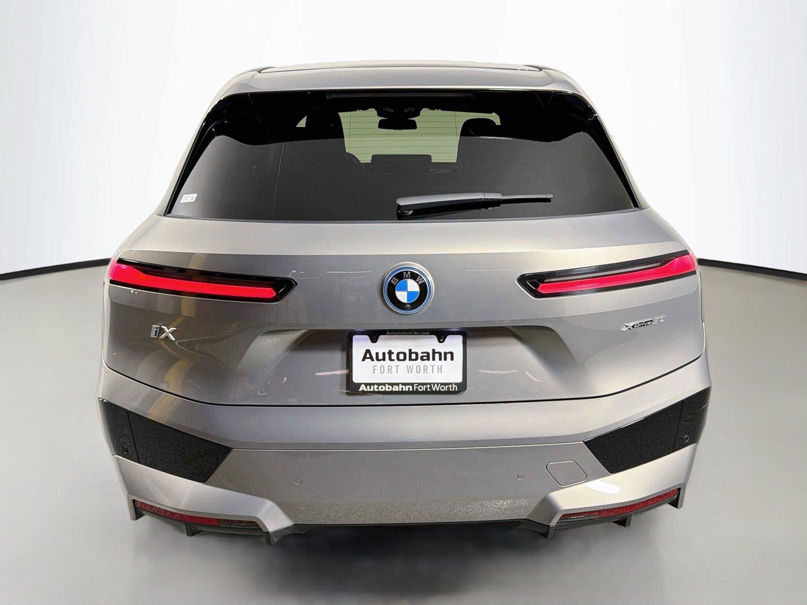 Used 2024 BMW iX xDrive50 w/ Premium Package AWD/4WD image 7