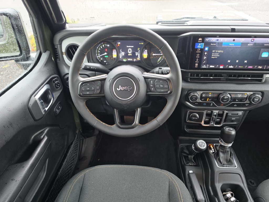 Used 2024 Jeep Wrangler Unlimited w/ Convenience Group AWD/4WD image 18