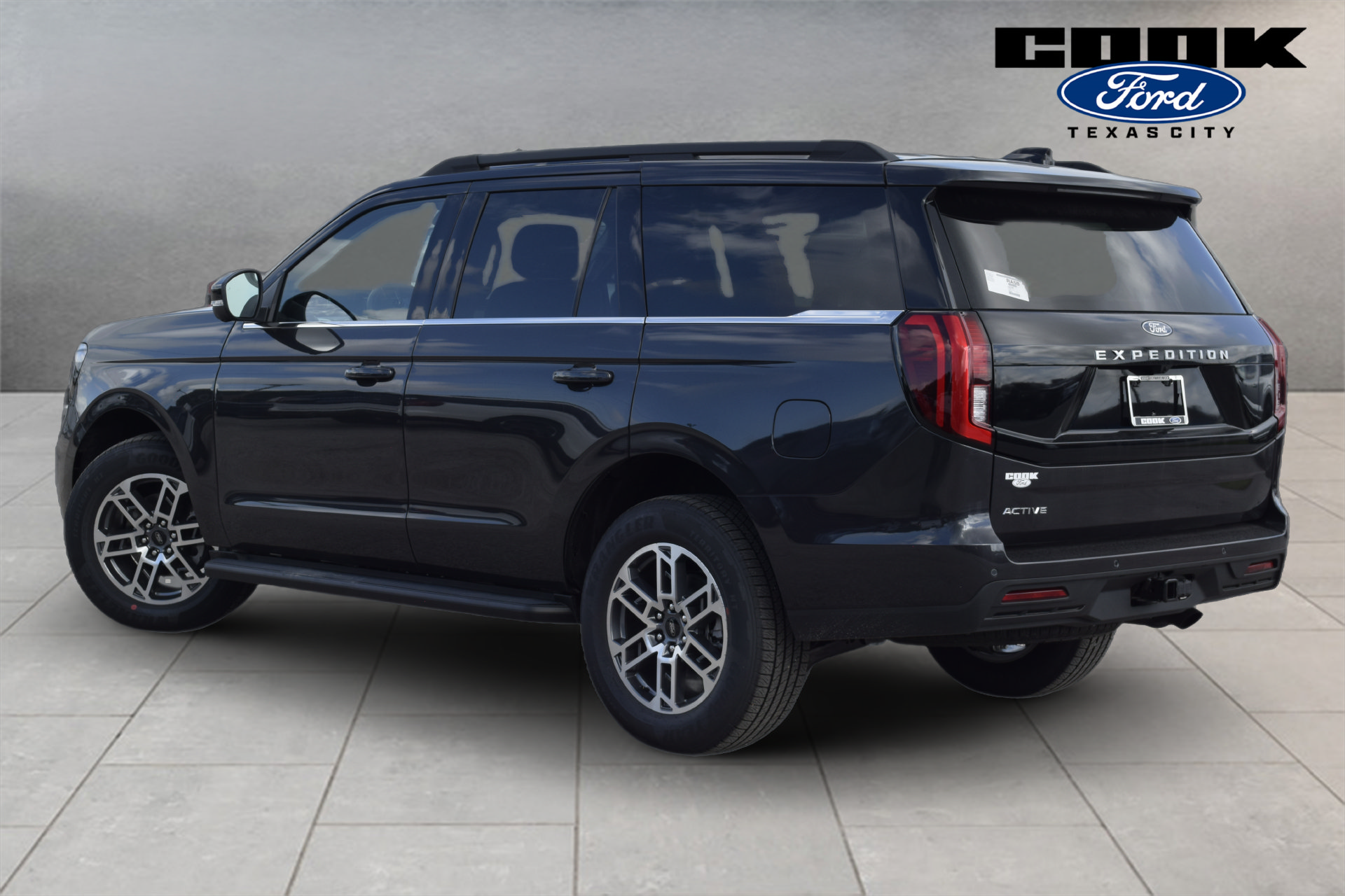 New 2026 Ford Expedition Active RWD image 3