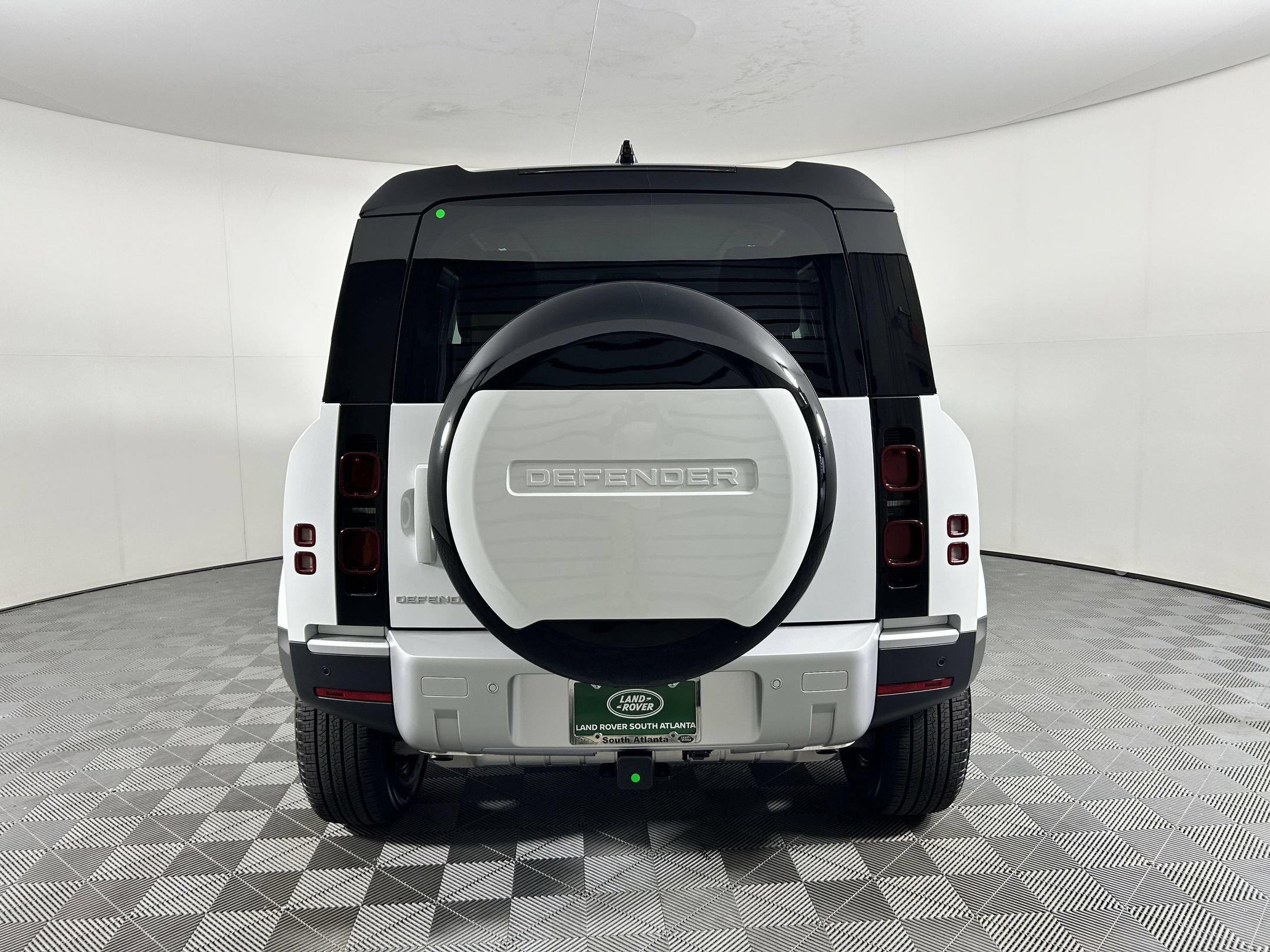 Used 2025 Land Rover Defender 90 S AWD/4WD image 8