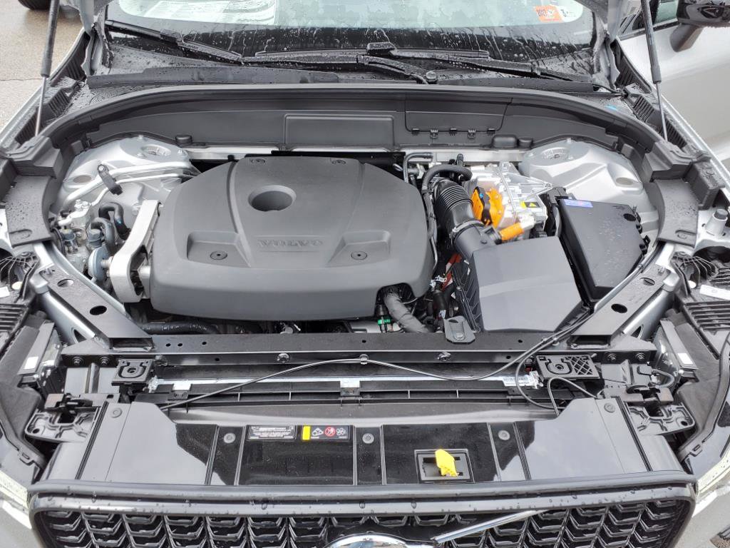 New 2025 Volvo XC60 T8 Plus w/ Climate Package AWD/4WD image 9
