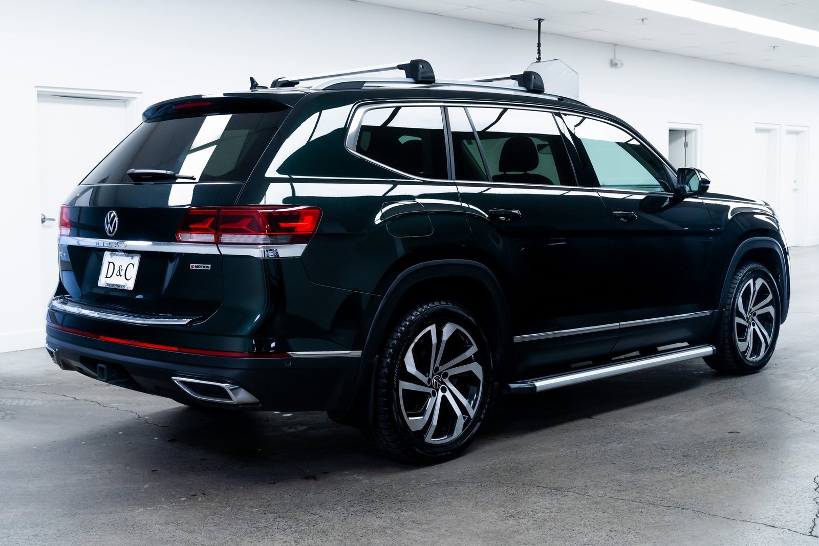 Used 2021 Volkswagen Atlas SEL Premium w/ Atlas Adventure Package image 6