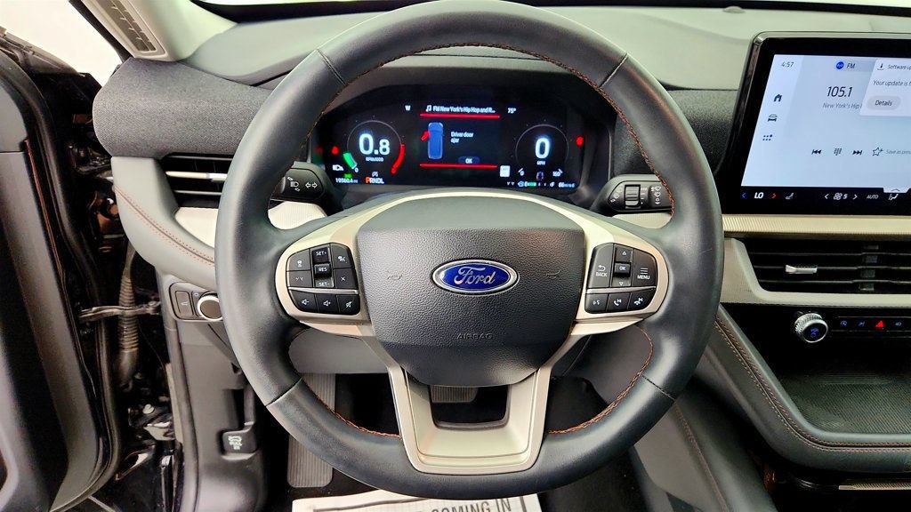Used 2025 Ford Explorer Active AWD/4WD image 13