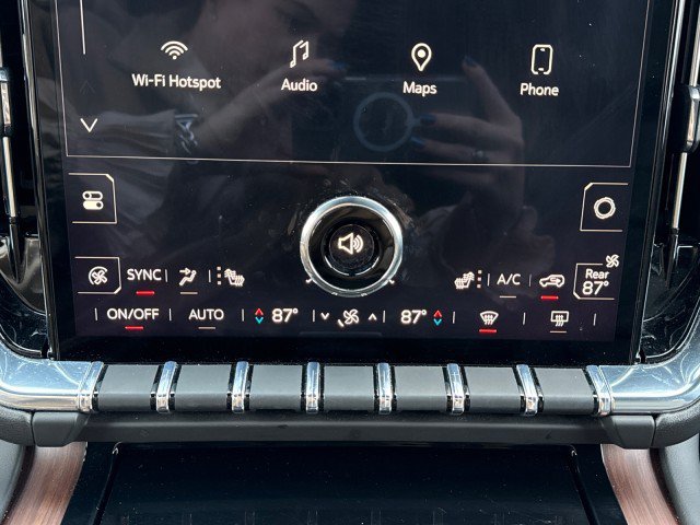 Used 2025 GMC Yukon XL Denali AWD/4WD image 29
