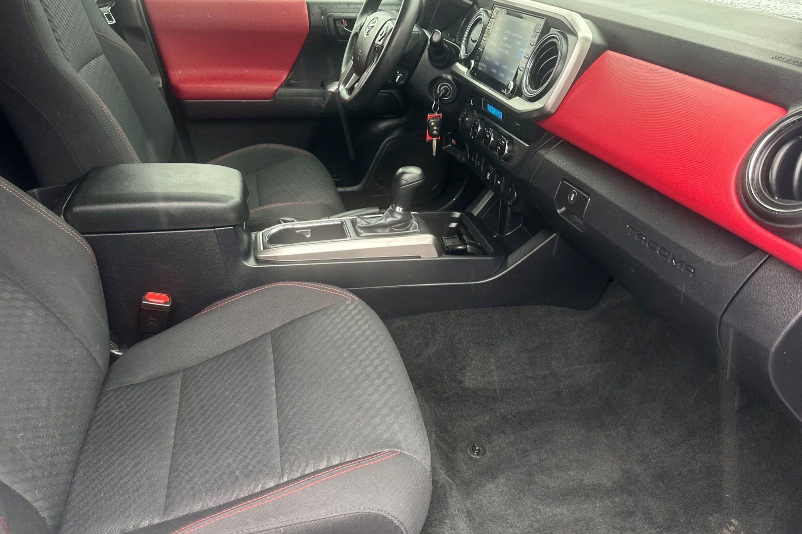 Used 2022 Toyota Tacoma SR5 w/ Technology Package image 15