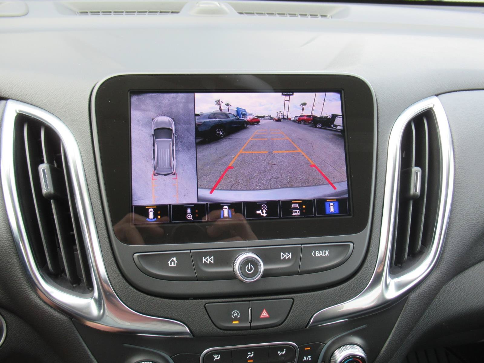 Used 2024 Chevrolet Equinox LT FWD image 27
