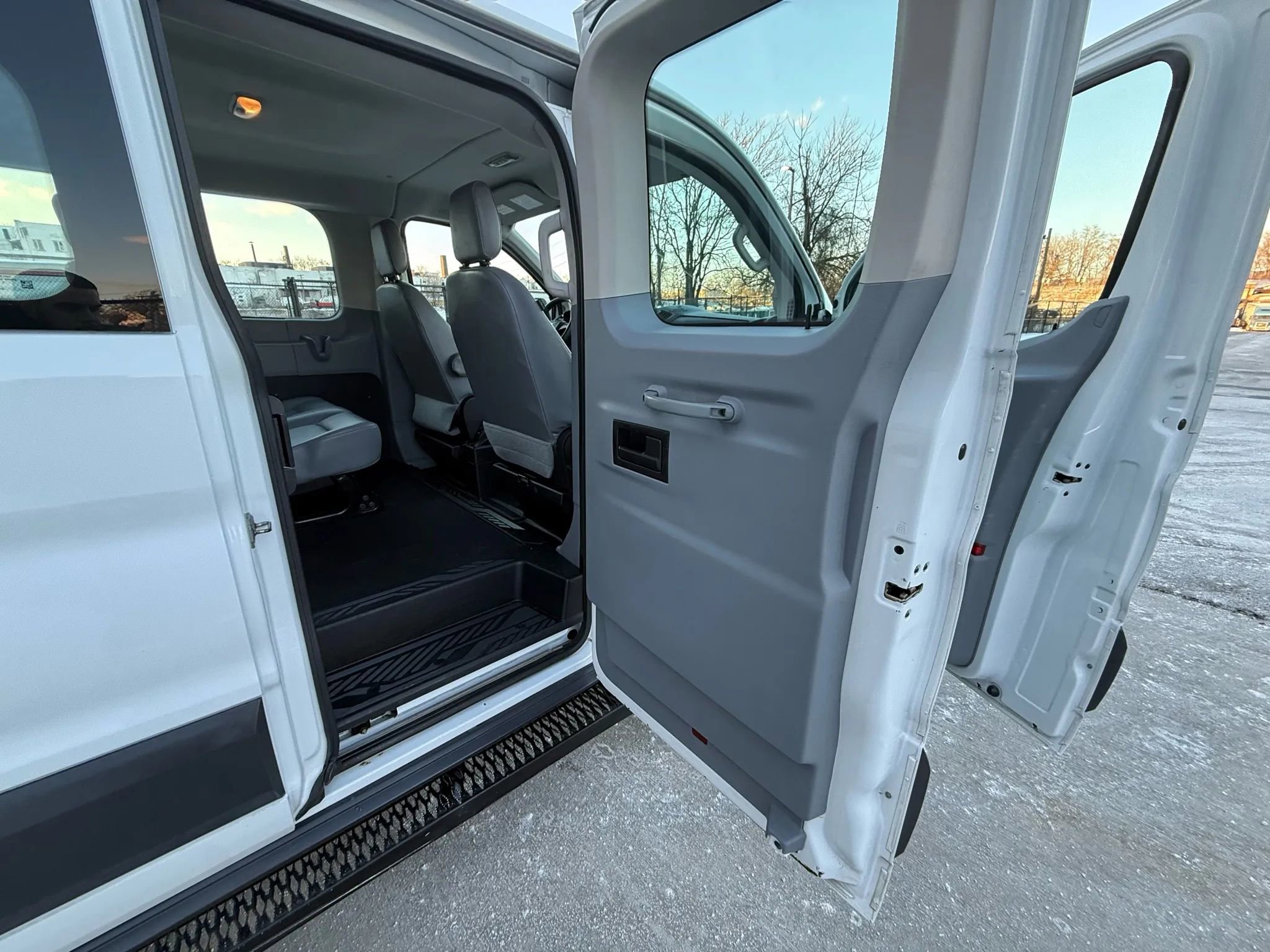 Used 2015 Ford Transit 150 XL image 25