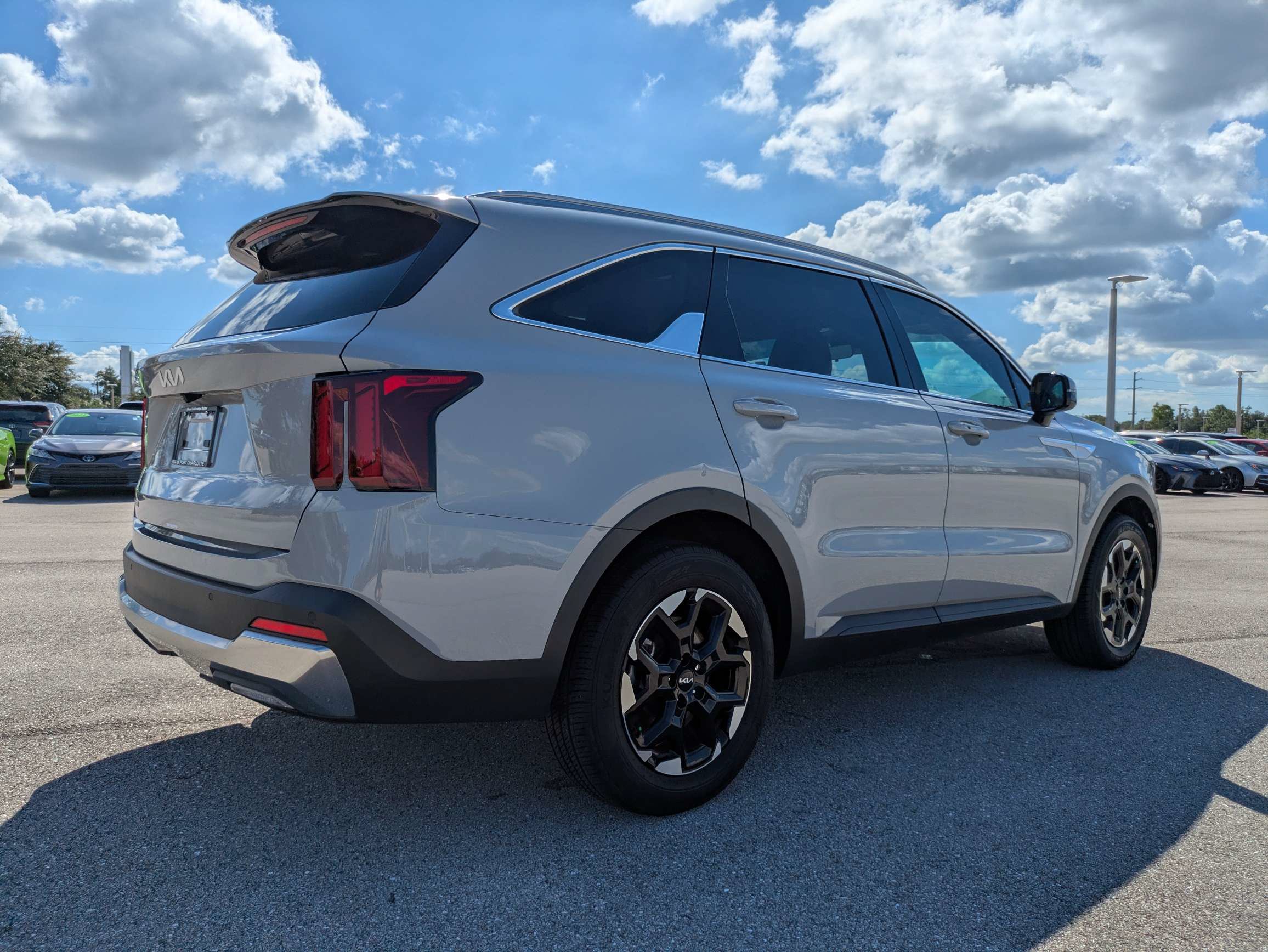 Used 2025 Kia Sorento S FWD image 4