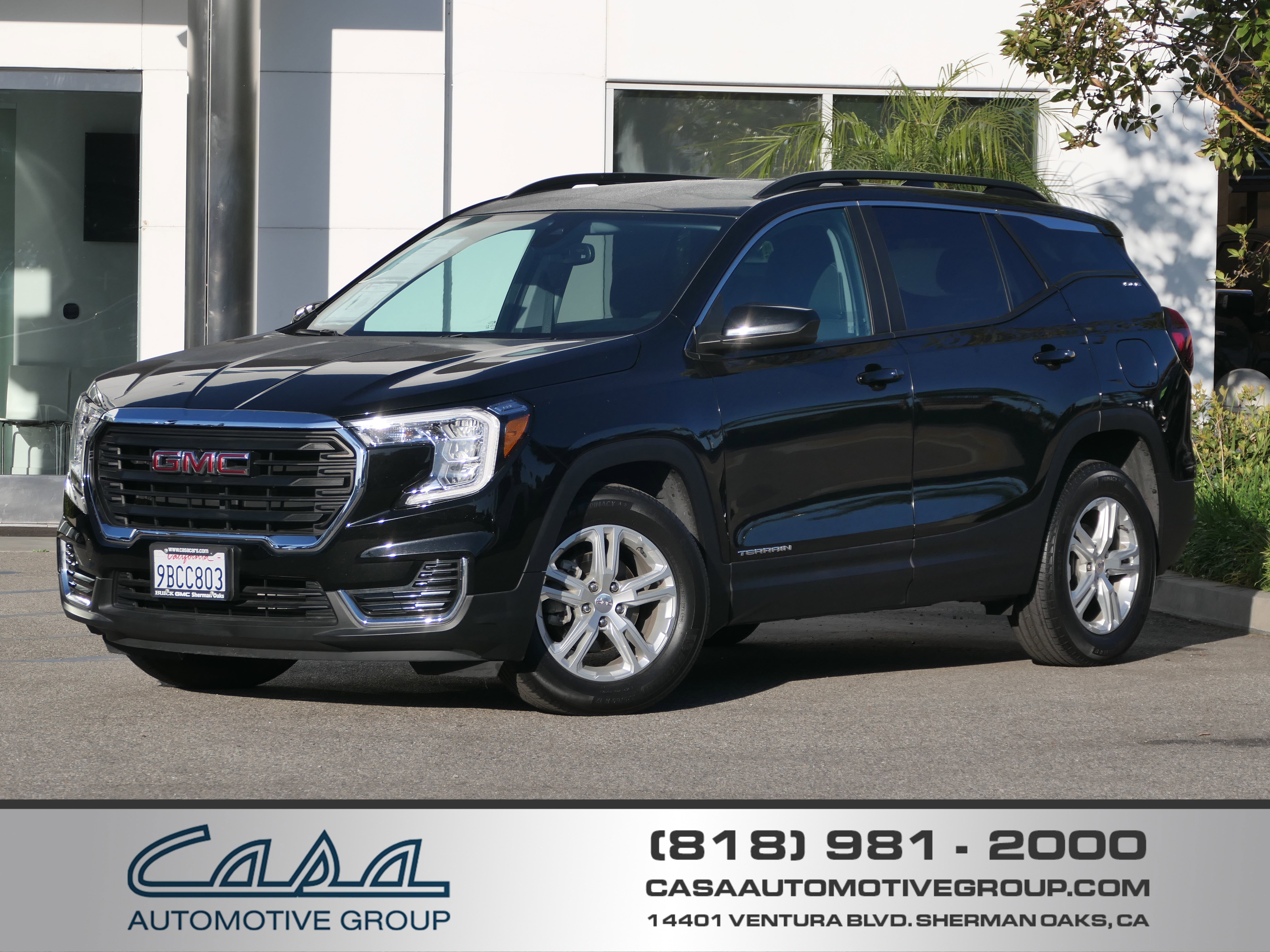 Used 2022 GMC Terrain SLE w/ Driver Convenience Package image 1