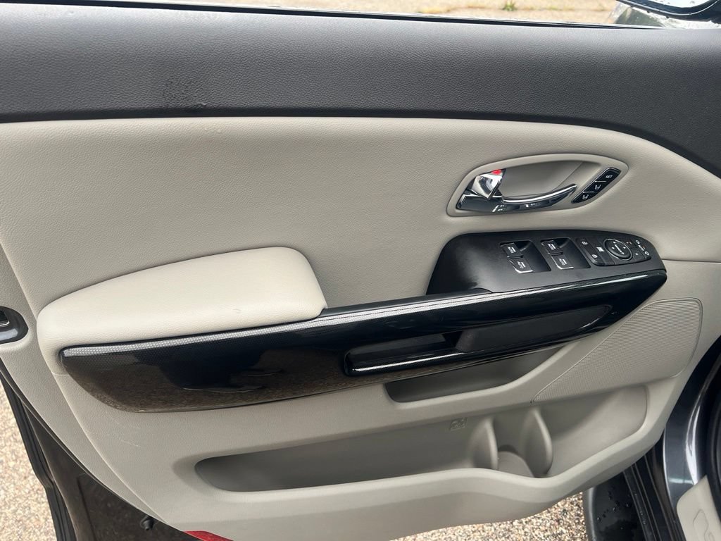Used 2017 Kia Sedona EX FWD image 7