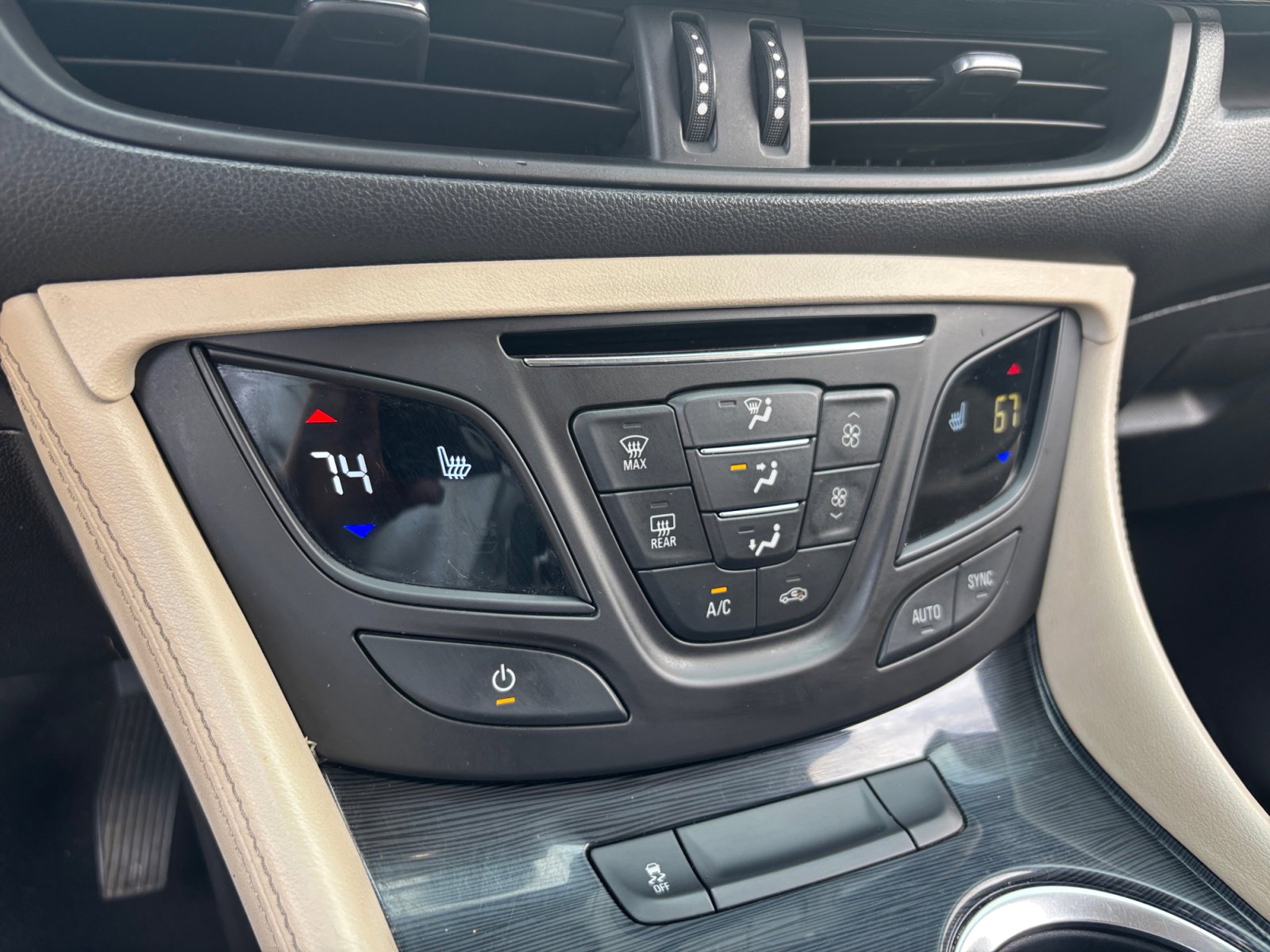 Used 2016 Buick Envision Premium image 32