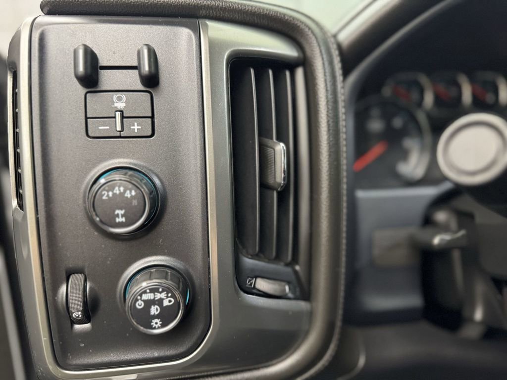 Used 2018 Chevrolet Silverado 2500 LTZ image 29