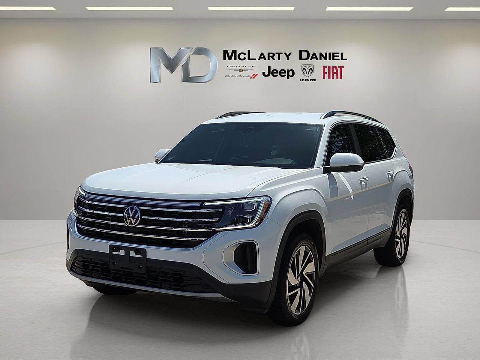 Used 2025 Volkswagen Atlas SE FWD image 2