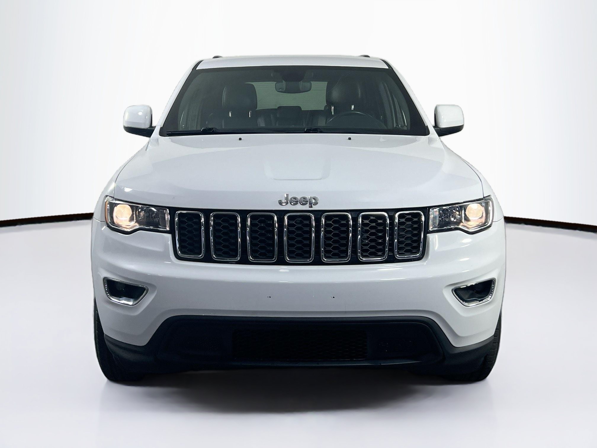 Used 2022 Jeep Grand Cherokee Laredo X AWD/4WD image 2