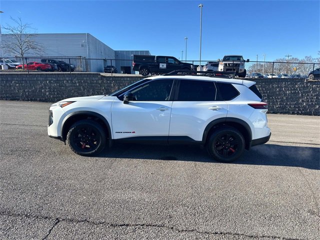 Used 2025 Nissan Rogue SV image 8