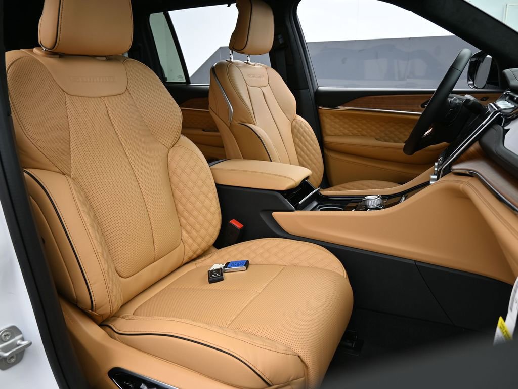 New 2025 Jeep Grand Cherokee Summit image 41