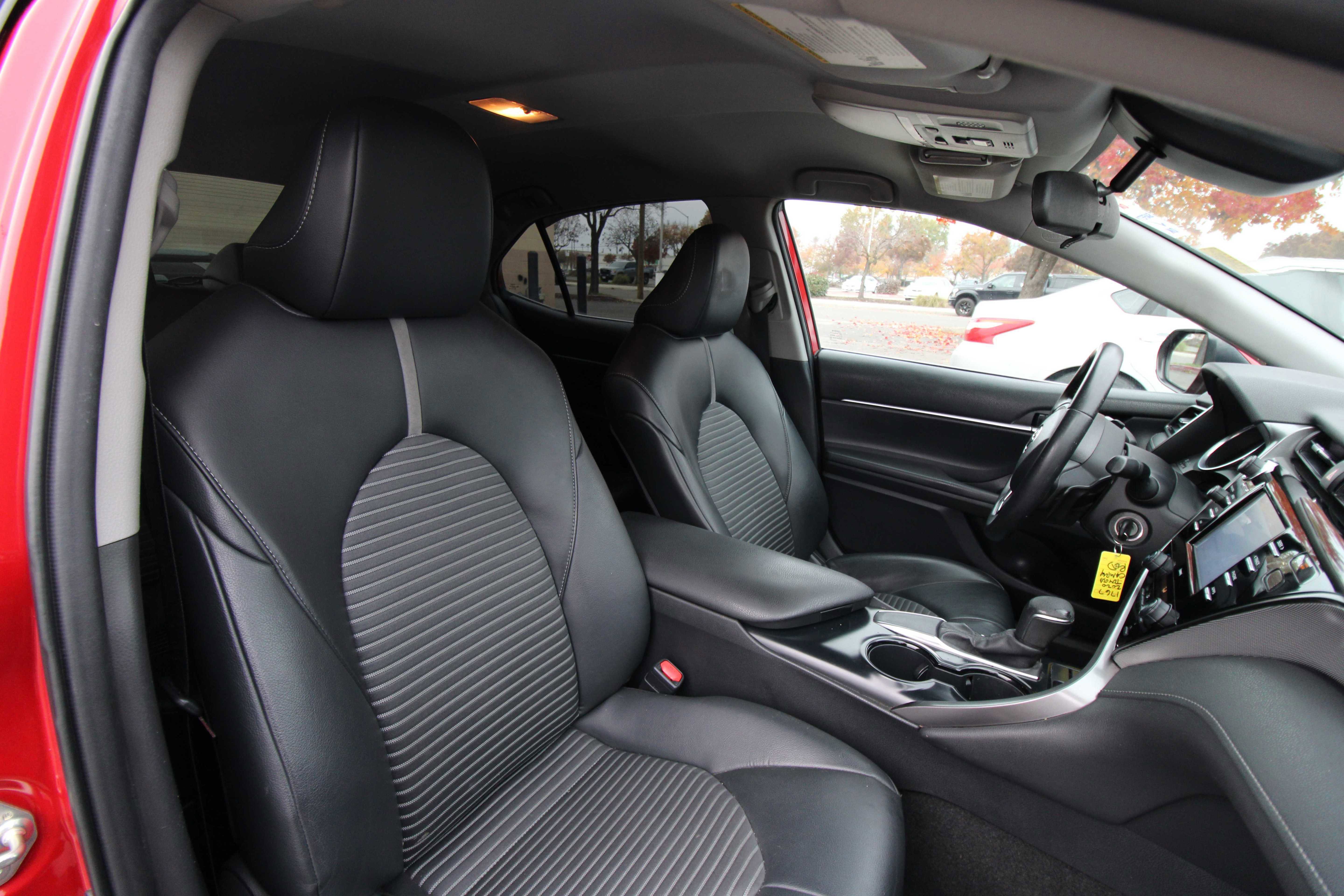 Used 2020 Toyota Camry SE image 29