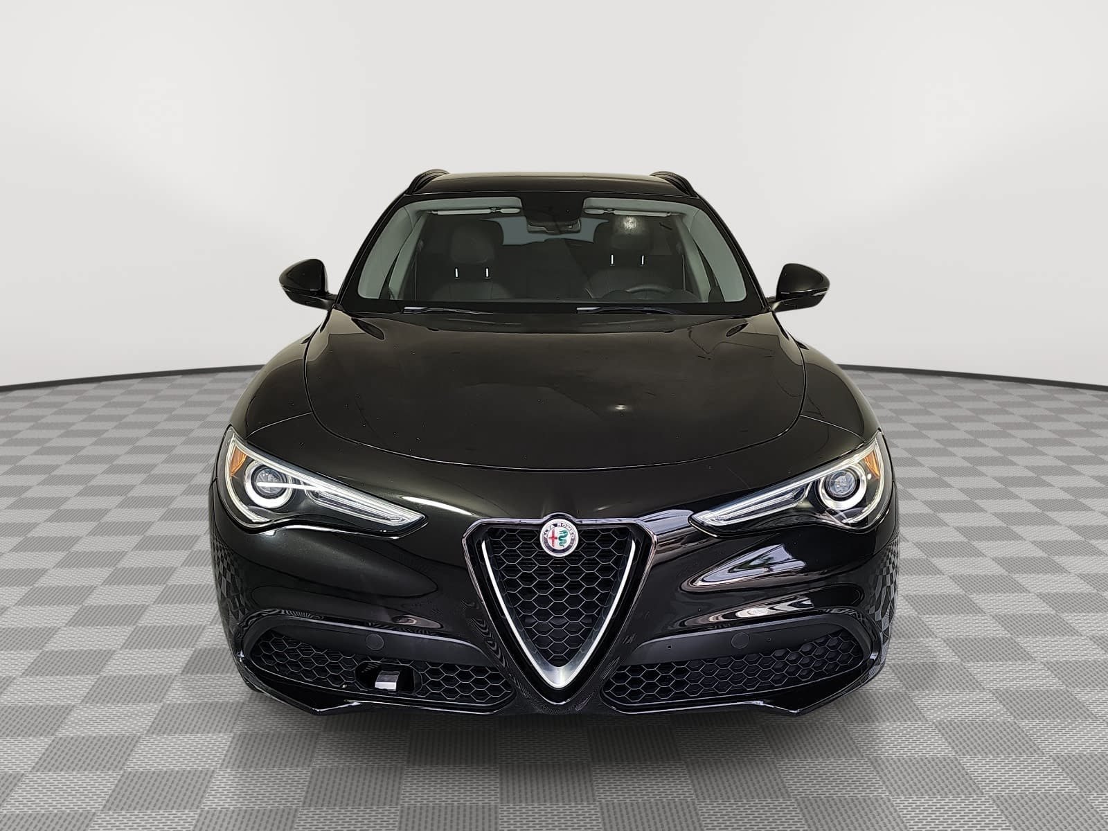 Used 2018 Alfa Romeo Stelvio Sport w/ Quick Order Package 22J Sport AWD/4WD image 3