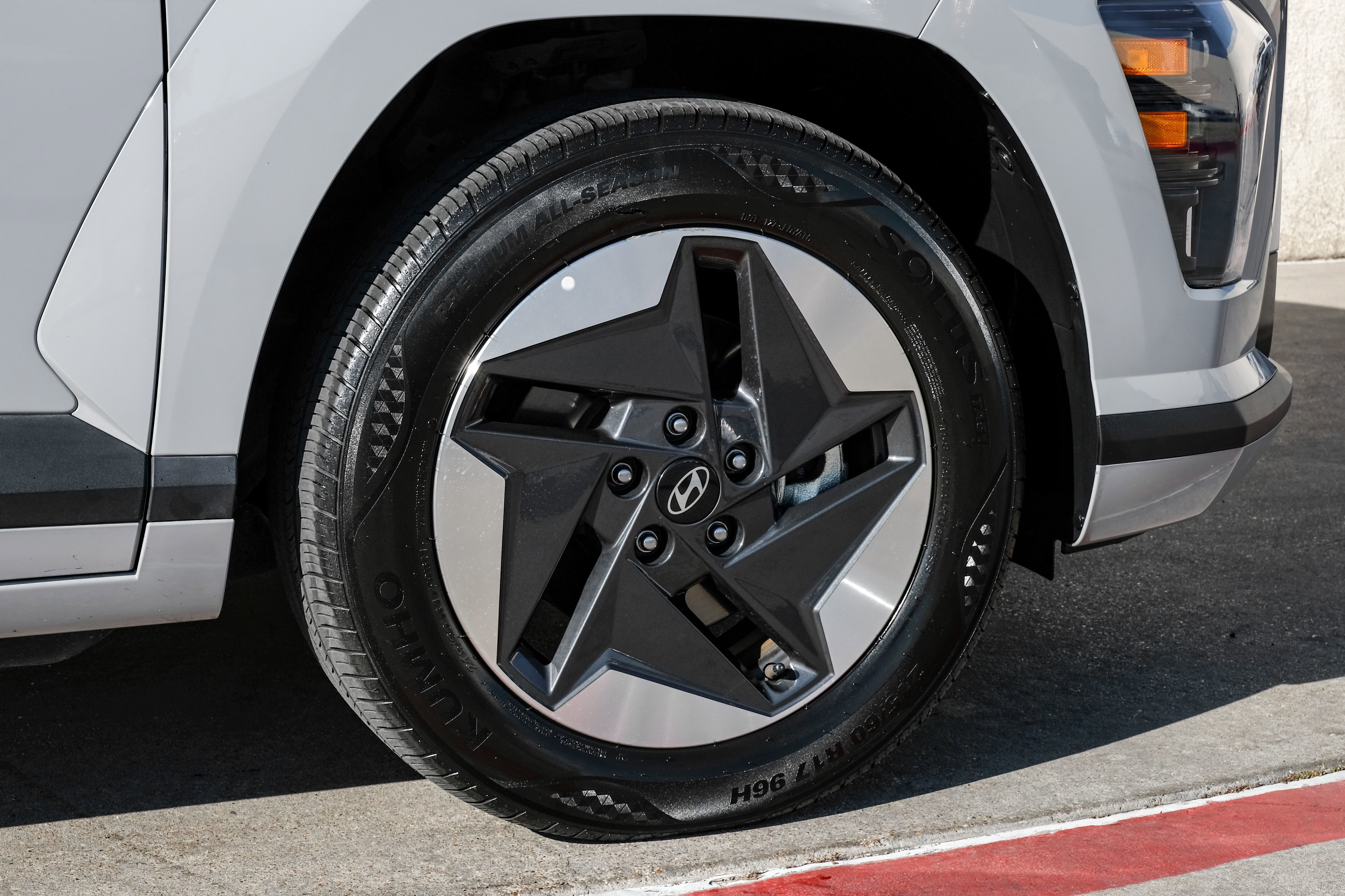 Used 2025 Hyundai Kona SEL FWD image 48