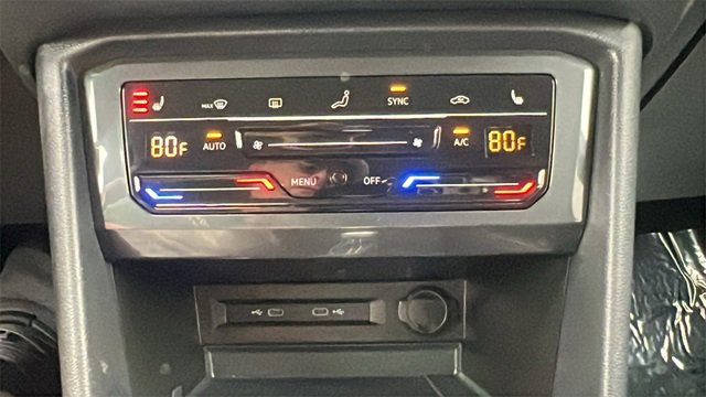 Used 2023 Volkswagen Tiguan SE image 25