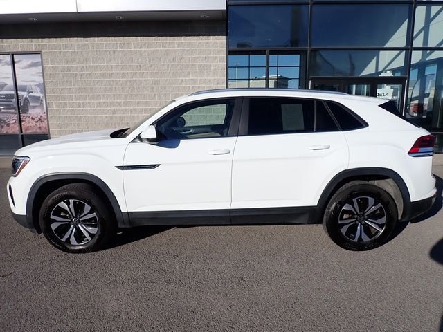 Used 2024 Volkswagen Atlas Cross Sport SE image 2