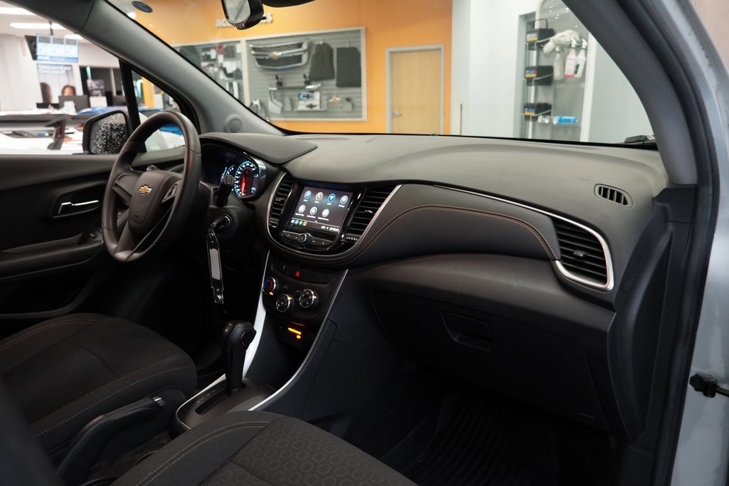 Used 2021 Chevrolet Trax LS image 32
