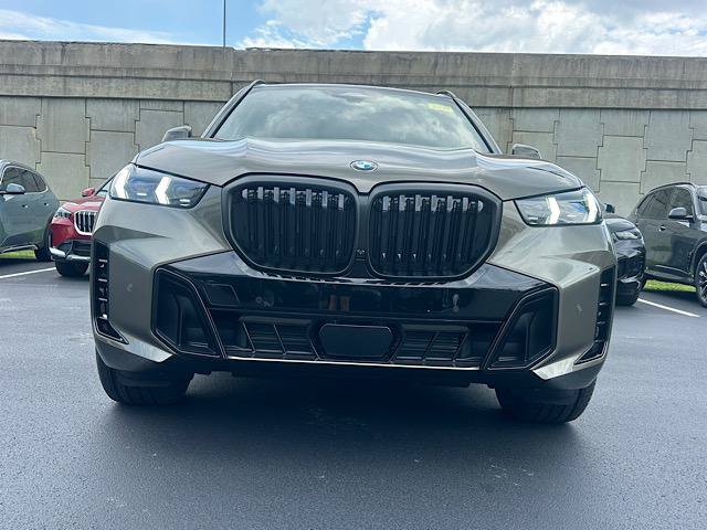 New 2026 BMW X5 xDrive40i w/ M Sport Package AWD/4WD image 2