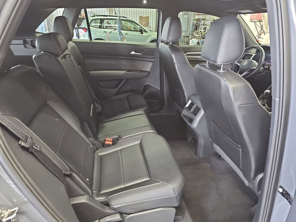 Used 2022 Volkswagen Atlas Cross Sport SEL R-Line AWD/4WD image 11