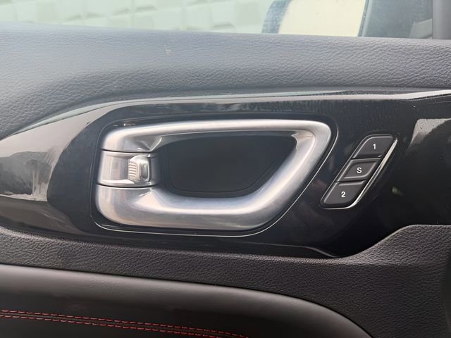 Certified 2025 Jeep Compass Trailhawk w/ Trailhawk Elite Group image 13