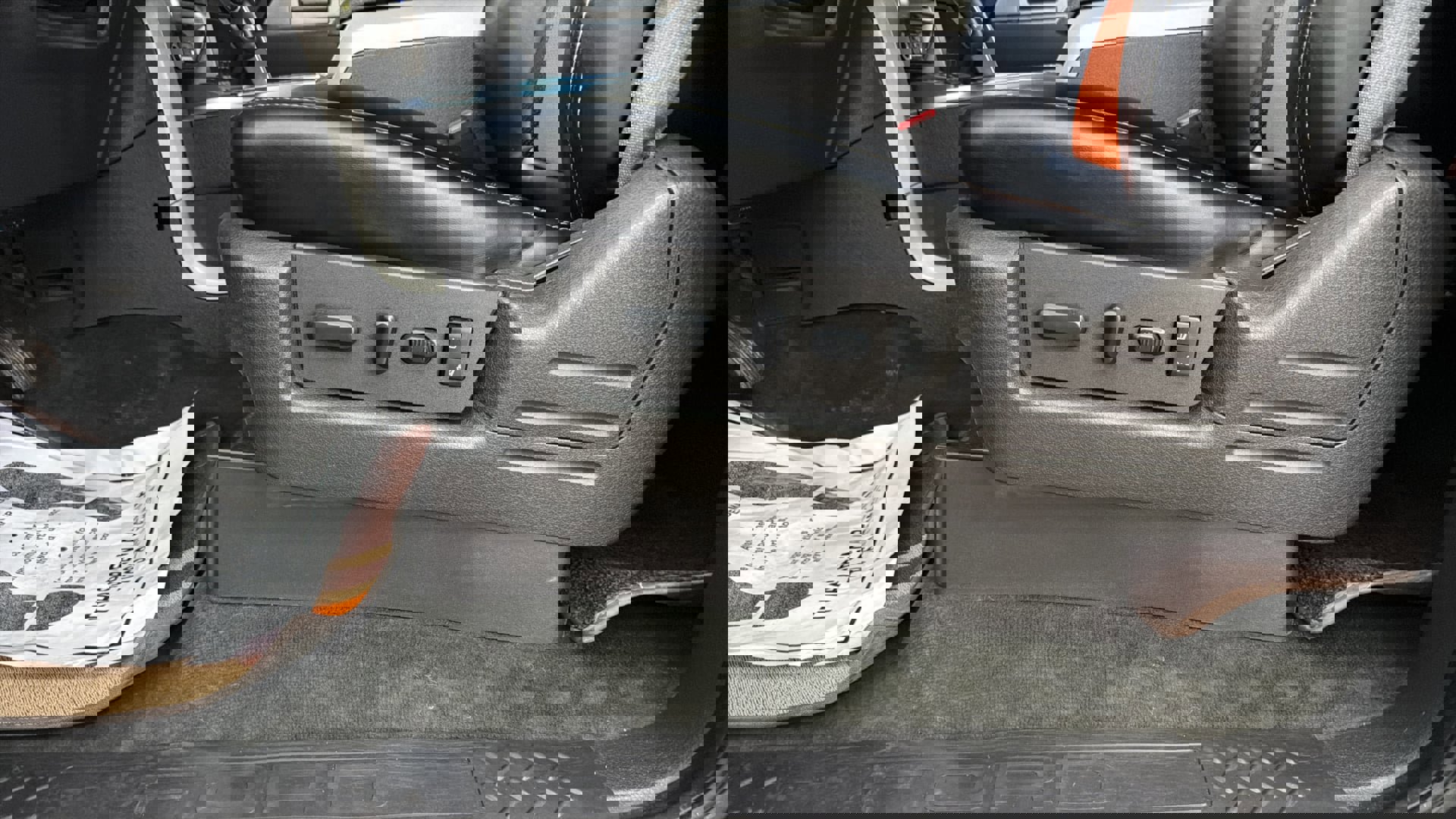 Used 2012 Ford F150 Raptor w/ Raptor Luxury Pkg image 19