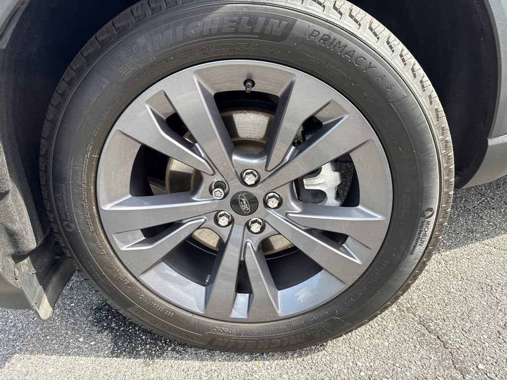 Used 2023 Ford Explorer XLT w/ Equipment Group 202A AWD/4WD image 11