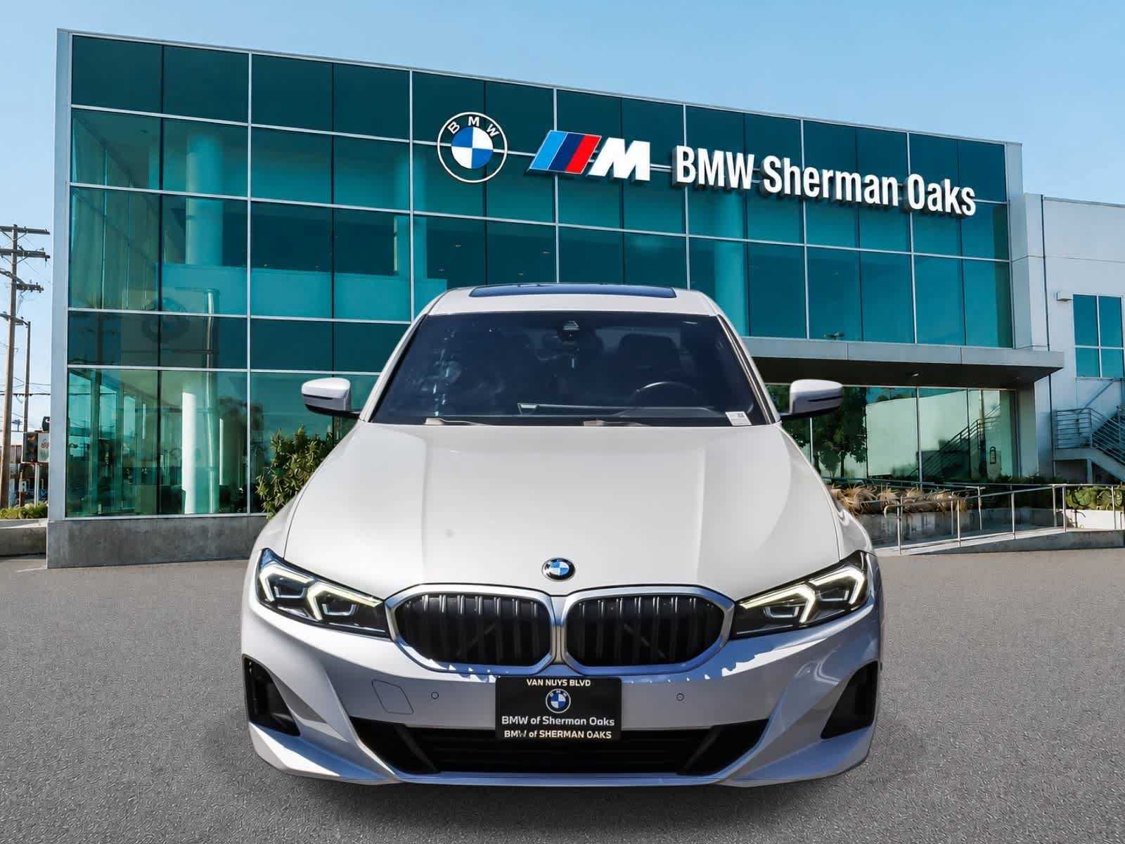 Used 2023 BMW 330i Sedan w/ Convenience Package RWD image 2